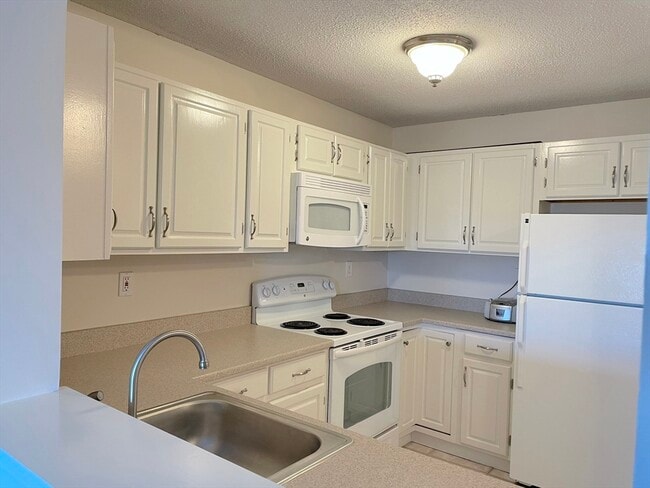Building Photo - 500 Colonial Dr