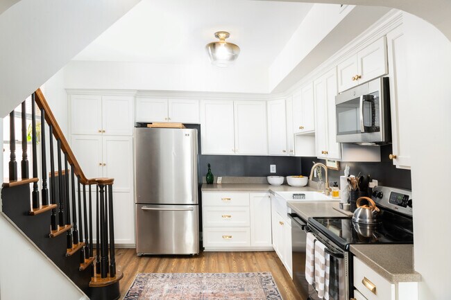 Building Photo - 306A E 3rd St