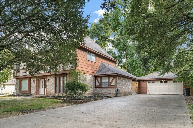 Foto del edificio - 5718 Upper Lake Dr