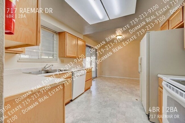 Photo - 717 Raemar Dr House