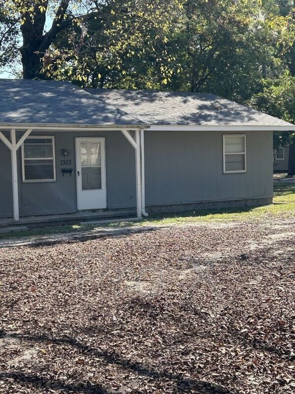 Building Photo - 1303 E 9th St