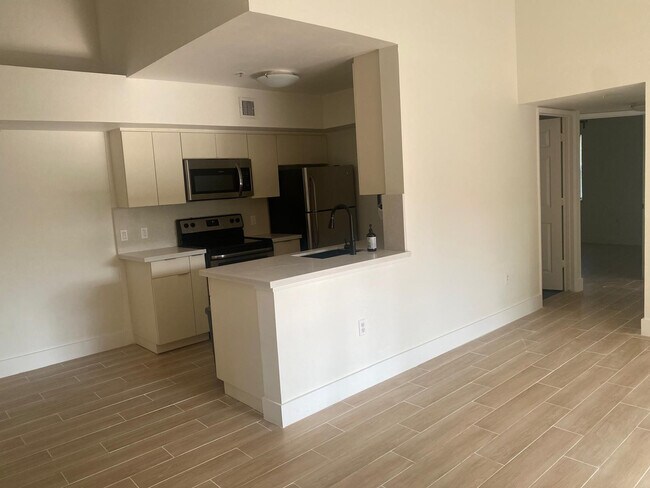 Foto del edificio - 2457 Centergate Dr