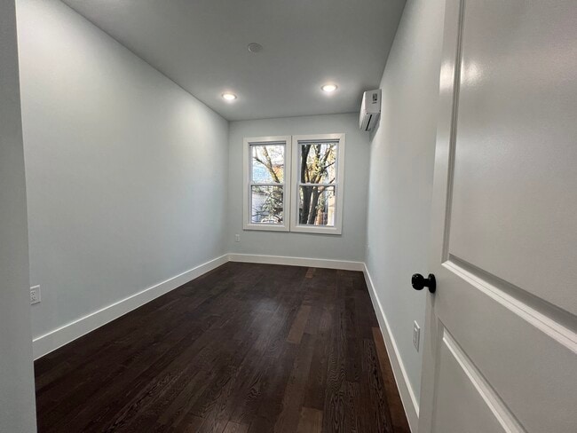 Building Photo - 21 Stagg St