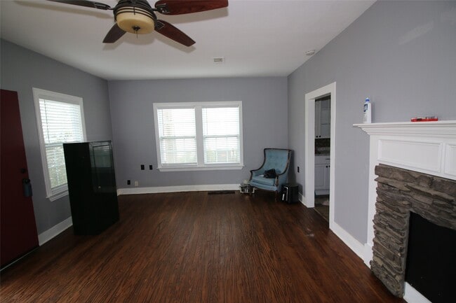 Building Photo - 418 3rd St