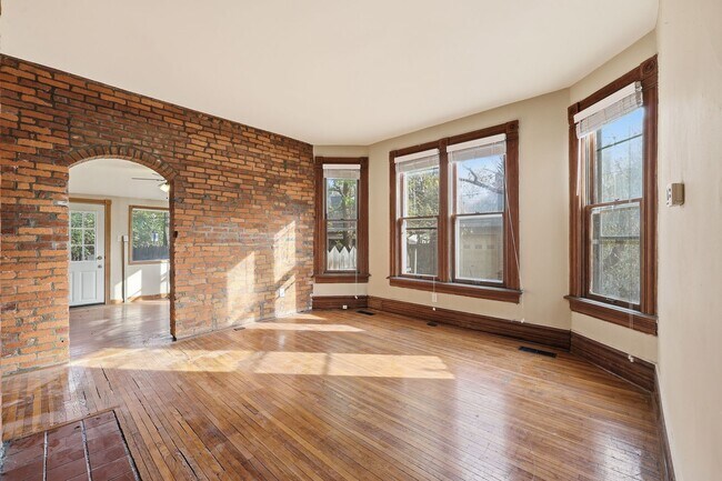 Foto del edificio - Muir - 308-308 1/2 Wilber Ave