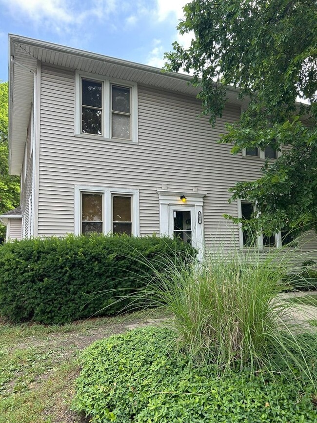 Photo - 100 Sylvia St Apartment