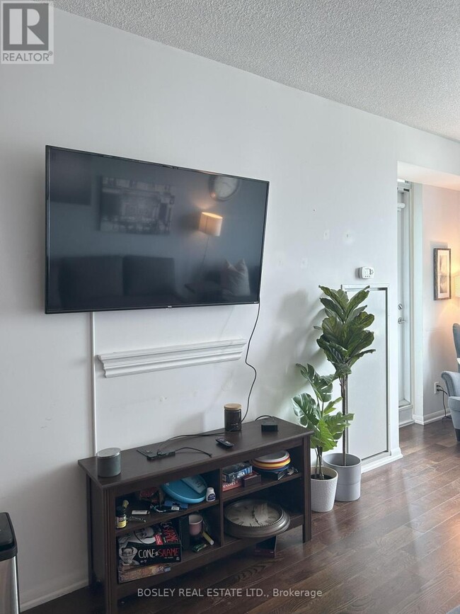 Building Photo - 215-2215 Fort York Blvd