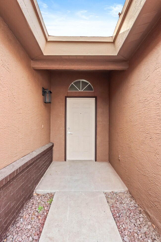 Building Photo - 881 Fragrant Ash Pl