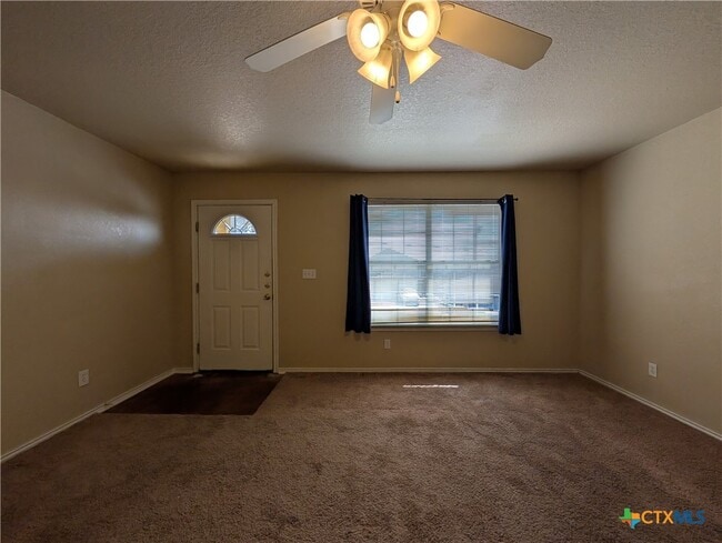 Building Photo - 1013 Misty Acres Dr