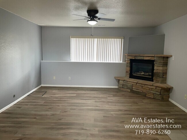 Foto del edificio - 693 E Laporte Dr