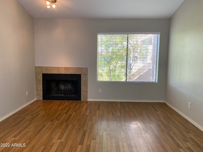 Building Photo - 5146 E Oak St