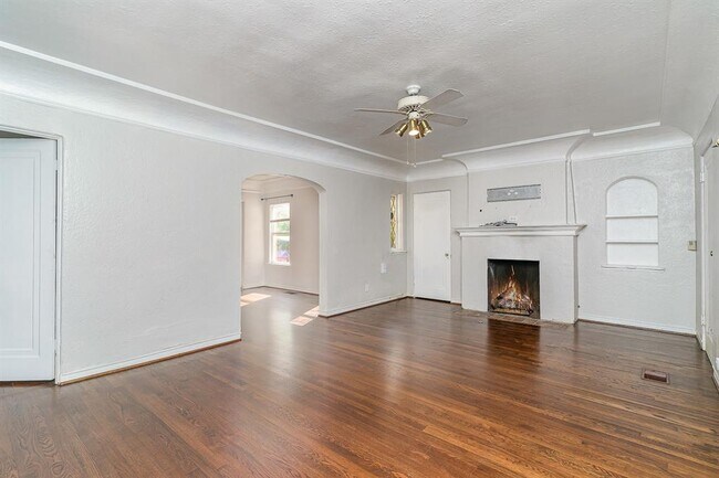 Building Photo - 4201 Normandy Ave
