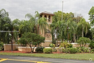 Building Photo - 301 Palm Way