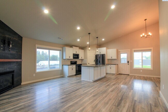 Foto del edificio - 3 Bed/2 Bath House in Benton City