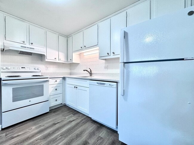 Photo - 2 Old Colony Ln Apartment