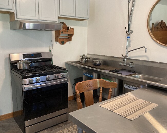 Foto del edificio - 9670 N Palmer Fishhook Rd