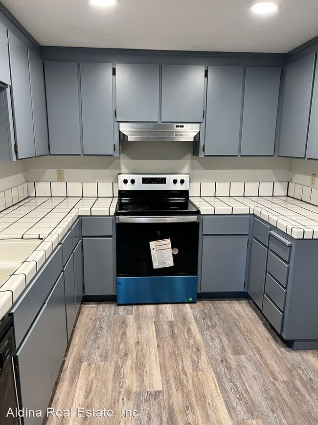 Building Photo - 3 br, 1.5 bath House - 1811 Cherokee Dr. U...