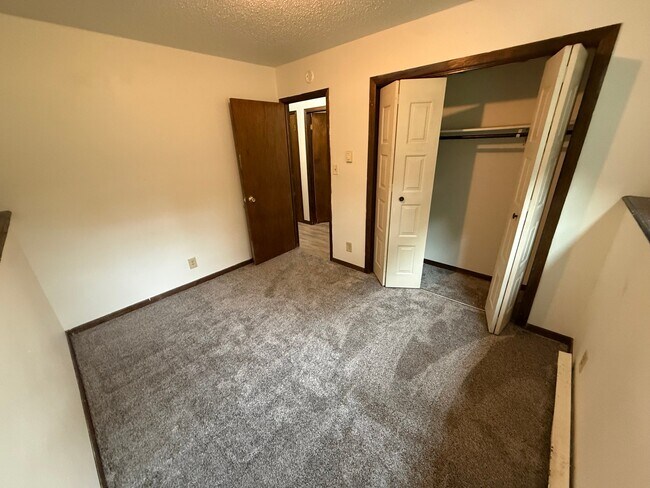 Foto del edificio - 732 Great Plains Ct