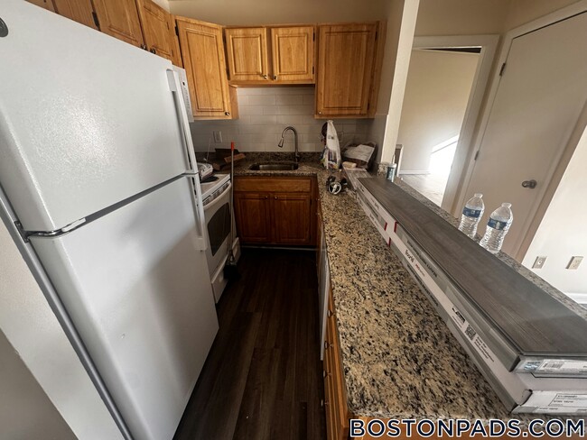 Foto del edificio - 16 Westgate Dr