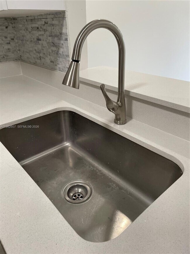 Foto del edificio - 365 NE 125th St