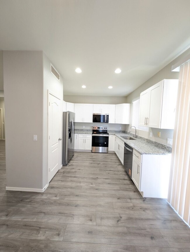 Building Photo - REMODELED - LIKE NEW - IN CHAPARRAL ESTATE...