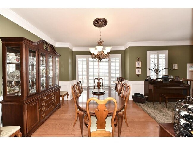Building Photo - 10740 Brunson Dr