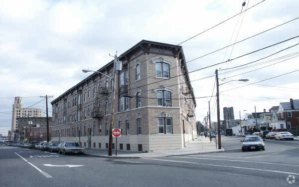 Foto del edificio - 73 Howe Ave