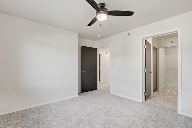 Building Photo - Buffalo Run