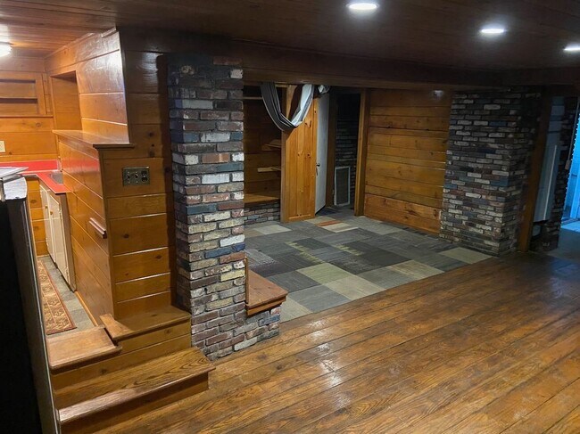 Building Photo - 40 Maple Grove Ave