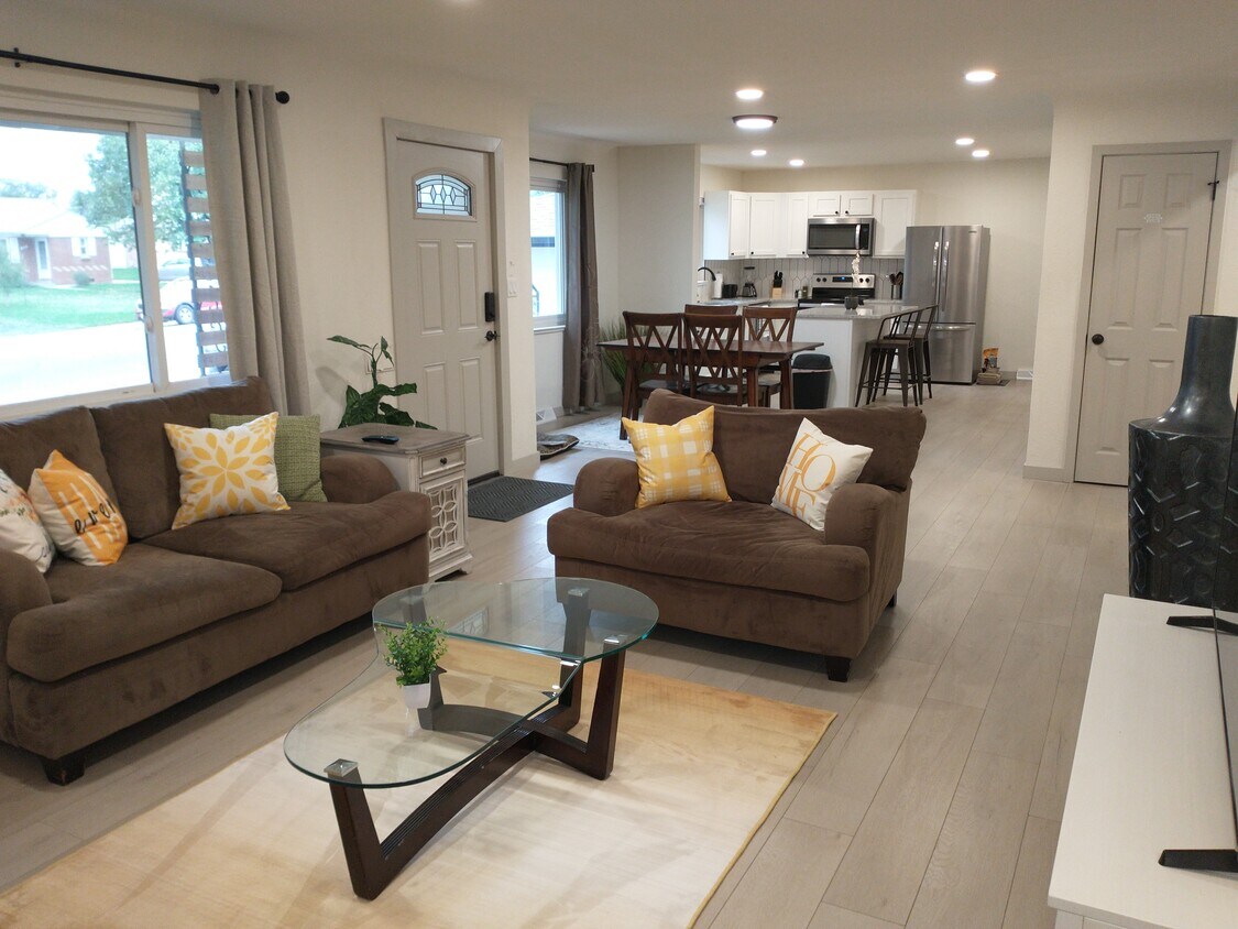 Foto principal - 3361 S Dahlia St
