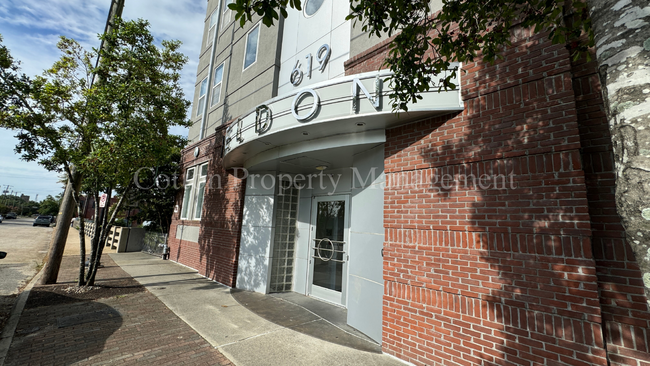 Building Photo - 1BD/1BA w/Office - Second Floor Unit at Th...