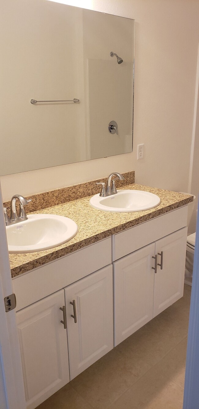 Building Photo - 1220 Salisbury Dr