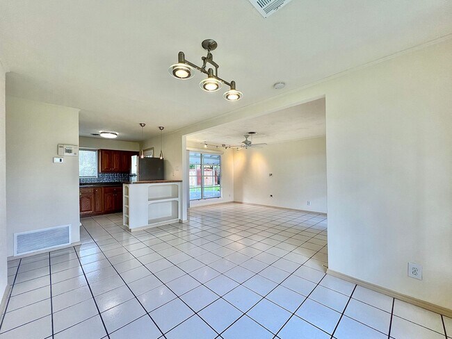 Building Photo - **$1495/month***