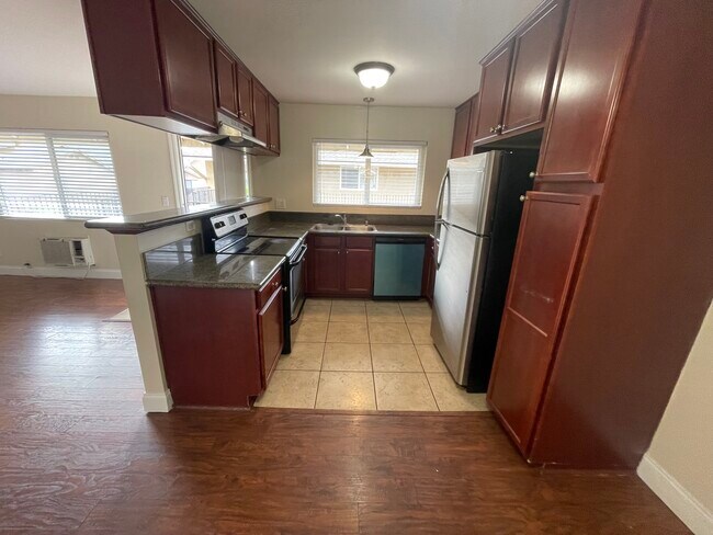 Foto del edificio - 12805 Mapleview St