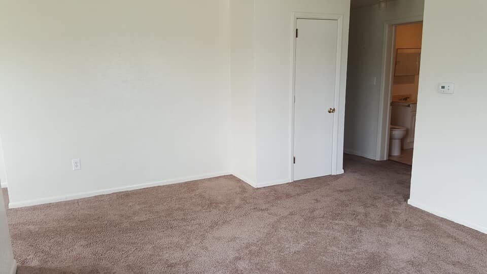 Living Room - 320 N Main St