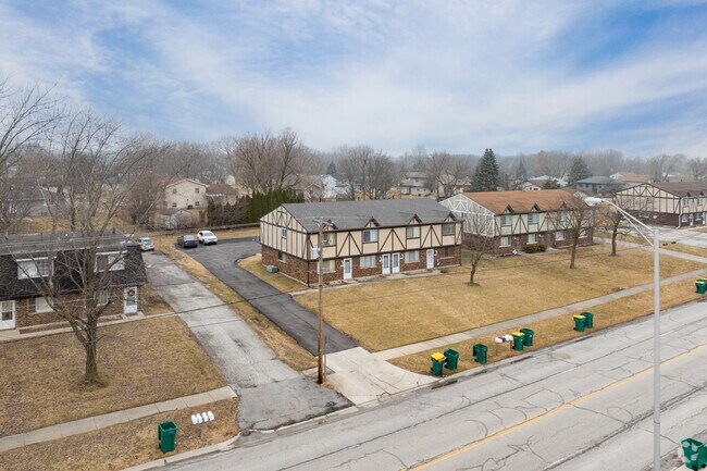 7528 Whitcomb St - Merrillville 4 Plexes