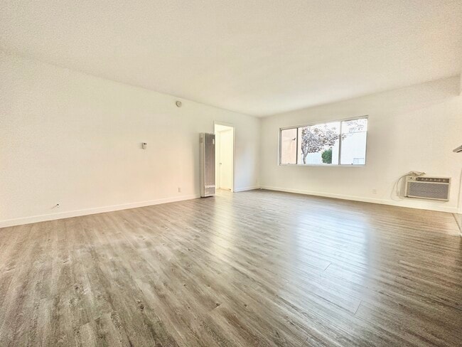 Building Photo - 1541 N Formosa Ave