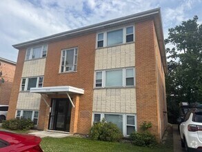 Building Photo - 5009 N River Rd