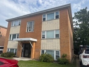 Building Photo - 5009 N River Rd