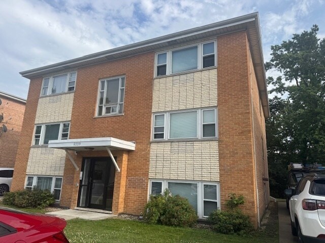 Primary Photo - 5009 N River Rd