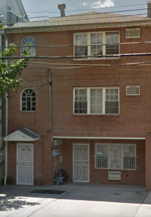 Primary Photo - 674 E 222nd St