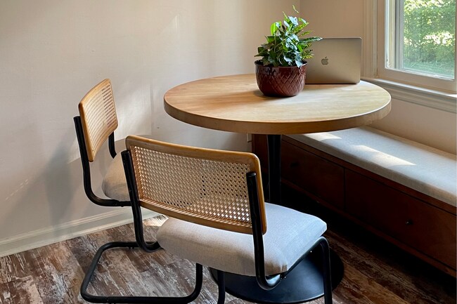 Foto del edificio - 5917 Cherrycrest Ln