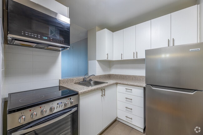 Bachelor - 420SF - Kitchen - The Maples
