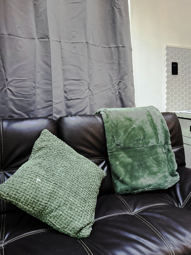 Living room - 2616 E Union St