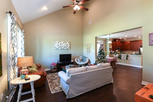 Building Photo - 304 Walton Dr