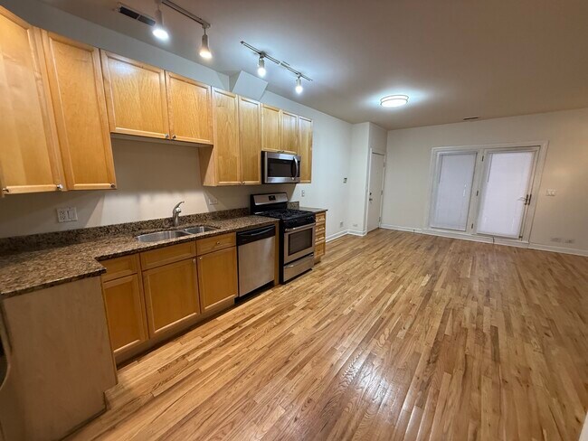 Foto del edificio - 3349 N Clark St