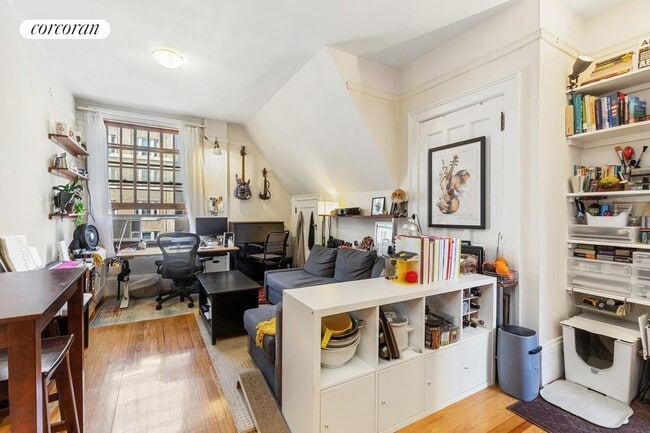 Building Photo - 527 W 110th St