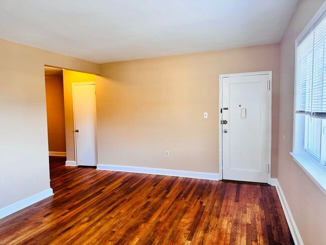 Foto del edificio - 8805 Plymouth St