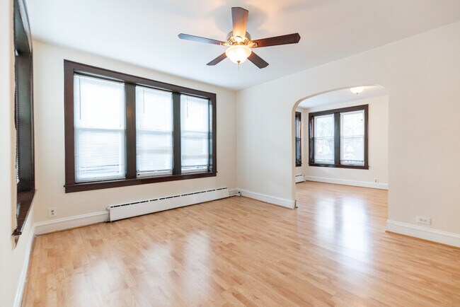 Foto del edificio - 2424 W Fargo Ave