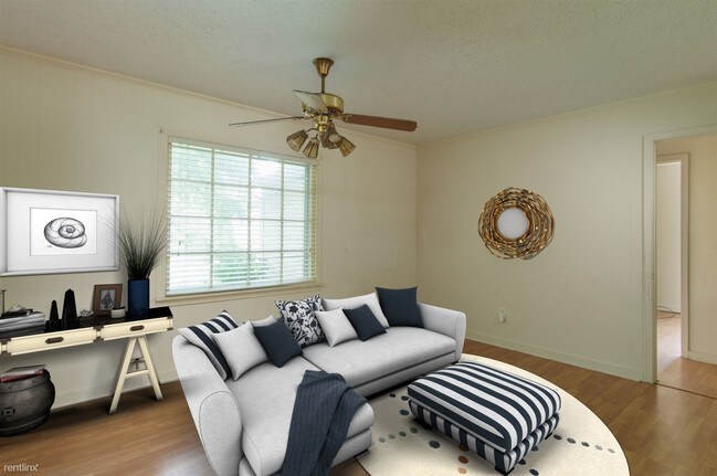 Building Photo - 2634 Oakview Dr